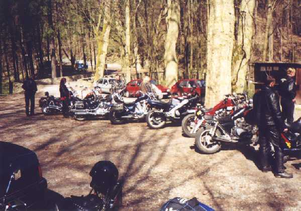 Parkovi�t� u Pern�tejna