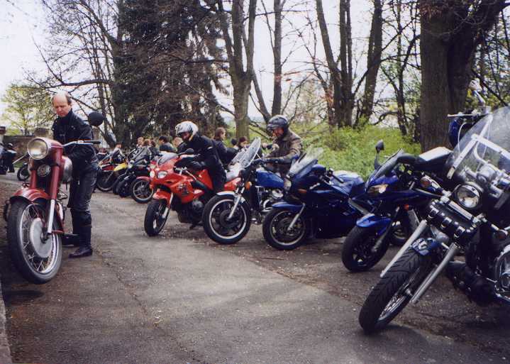 Parkov�n� u z�mku