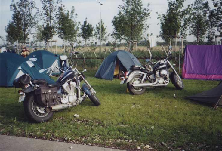 Ma�iny p�ed stanama